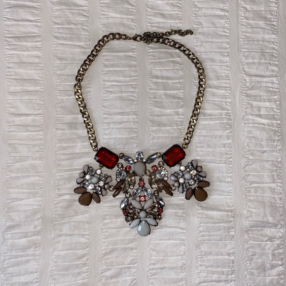 2/$20 🌷Stunning jewelled statement necklace